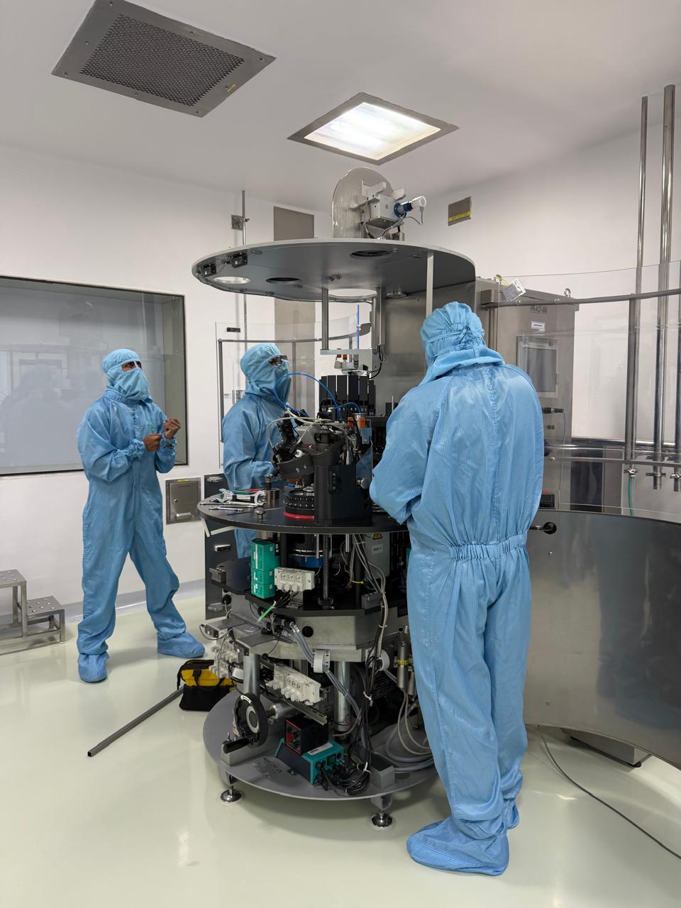 Cleanroom team working on pharmaceutical production machinery